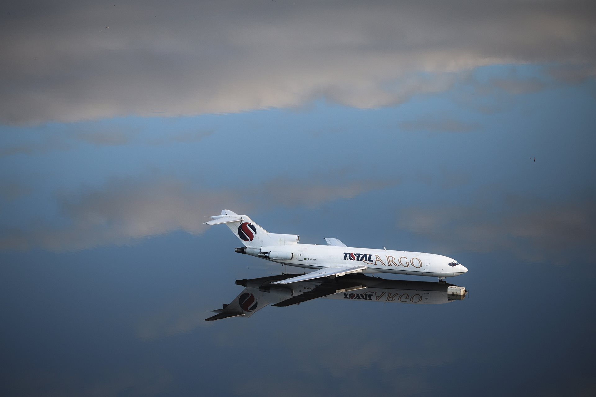 A Boeing 727-200 still surrounded by floodwaters weeks after the flood at Salgado Filho International Airport in Porto Alegre, Rio Grande do Sul, Brazil.